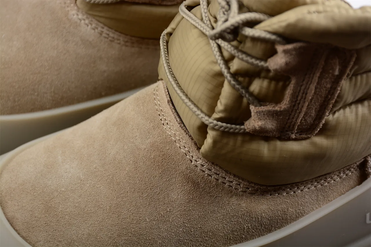 UGG Tasman Beige सफेद क्विल्टेड पफर कफ सुड ऊपरी बर्फ के जूते 6