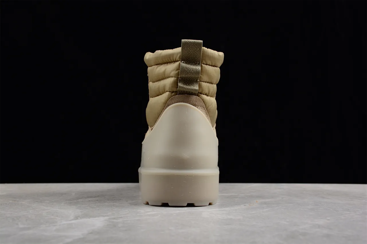 UGG Tasman Beige सफेद क्विल्टेड पफर कफ सुड ऊपरी बर्फ के जूते 9