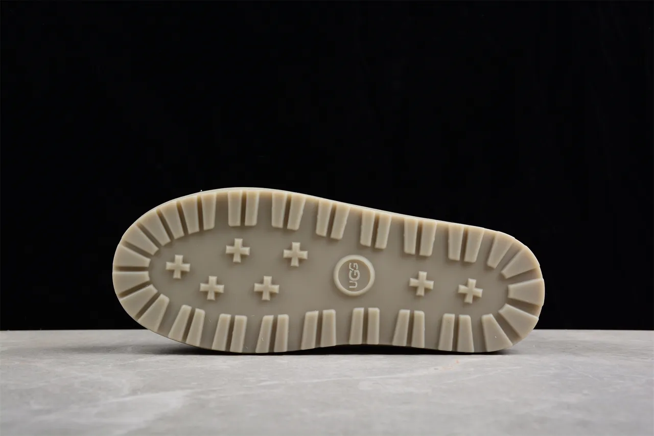 UGG Tasman Beige सफेद क्विल्टेड पफर कफ सुड ऊपरी बर्फ के जूते 12