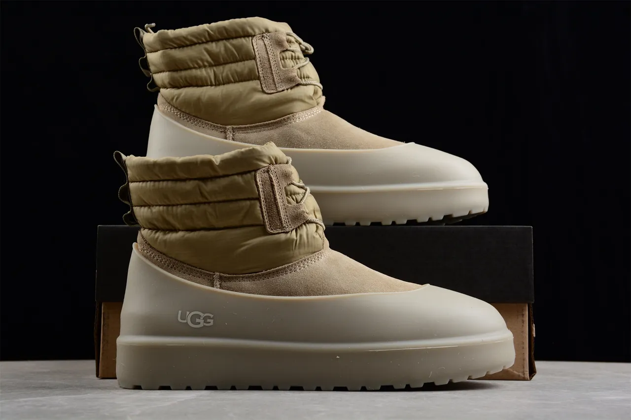 UGG Tasman Beige सफेद क्विल्टेड पफर कफ सुड ऊपरी बर्फ के जूते 14