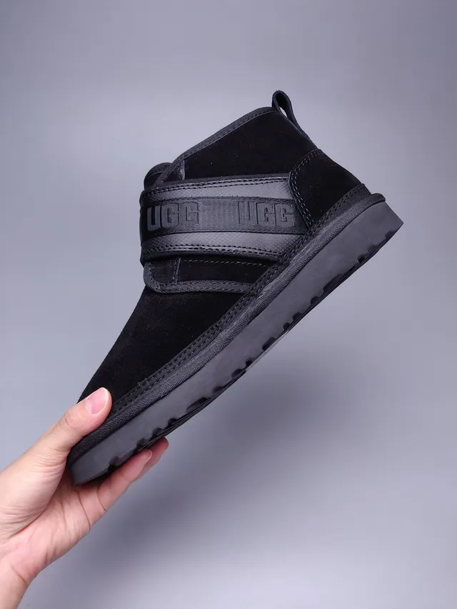 UGG Tasman Botas de Nieve de Ante Negro con Correa 4