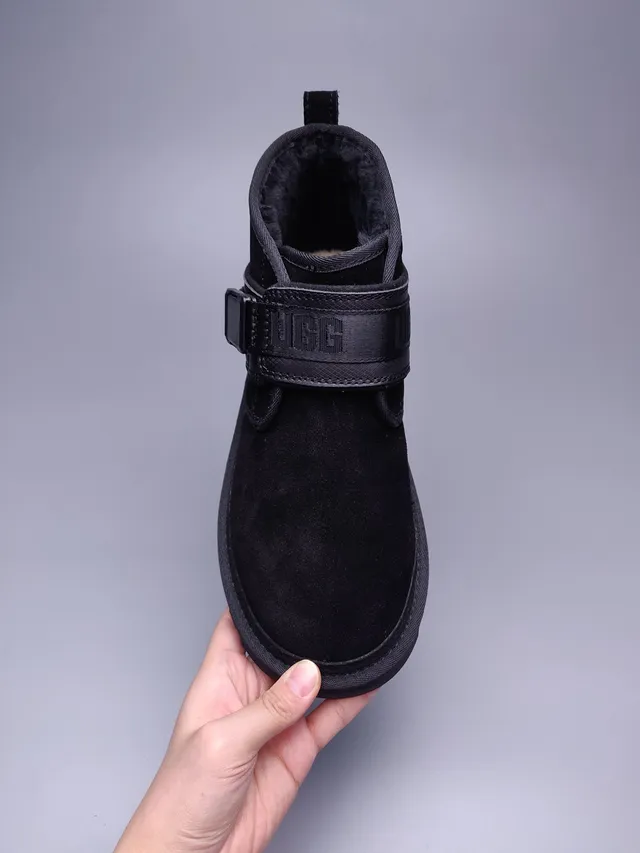 UGG Tasman Botas de Nieve de Ante Negro con Correa 5