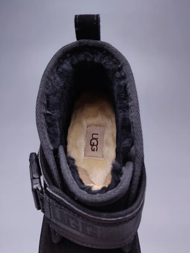 UGG Tasman Botas de Nieve de Ante Negro con Correa 6