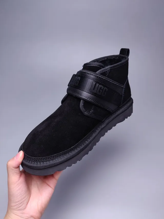 UGG Tasman Botas de Nieve de Ante Negro con Correa 7