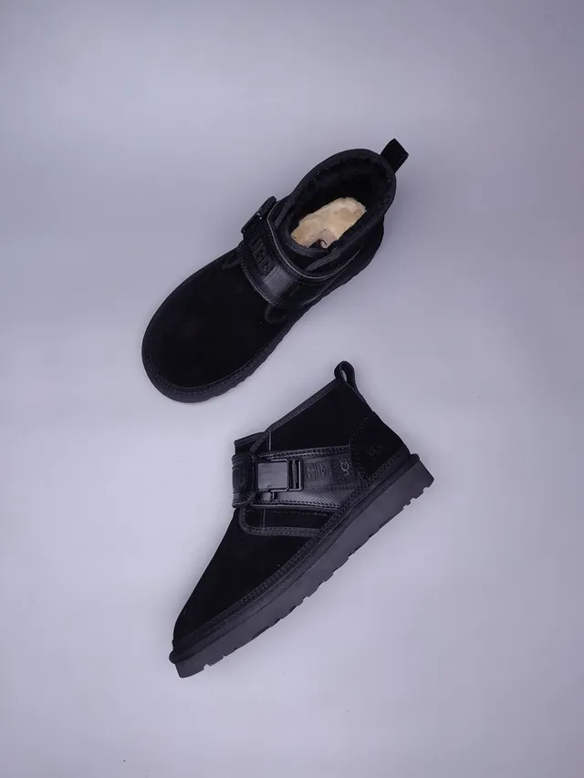 UGG Tasman Botas de Nieve de Ante Negro con Correa 8