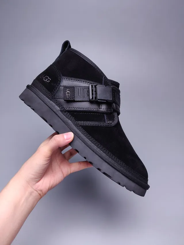 UGG Tasman Botas de Nieve de Ante Negro con Correa 9