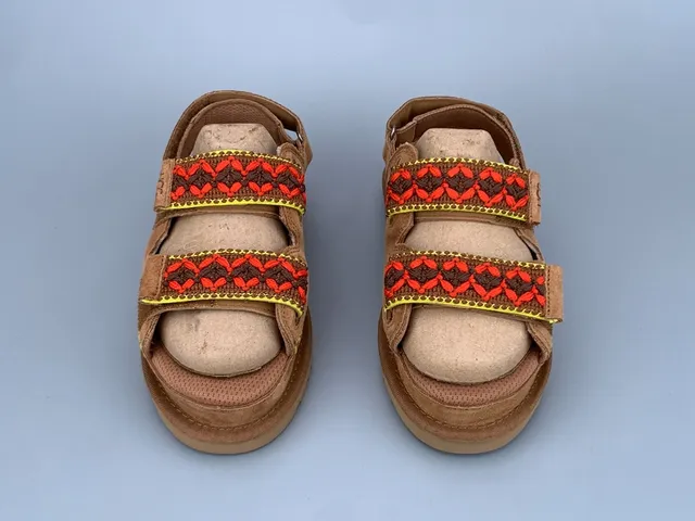 UGG Tasman Marrón Rojo Suela de Plataforma Correa Dual de Velcro Sandalias Casual 4
