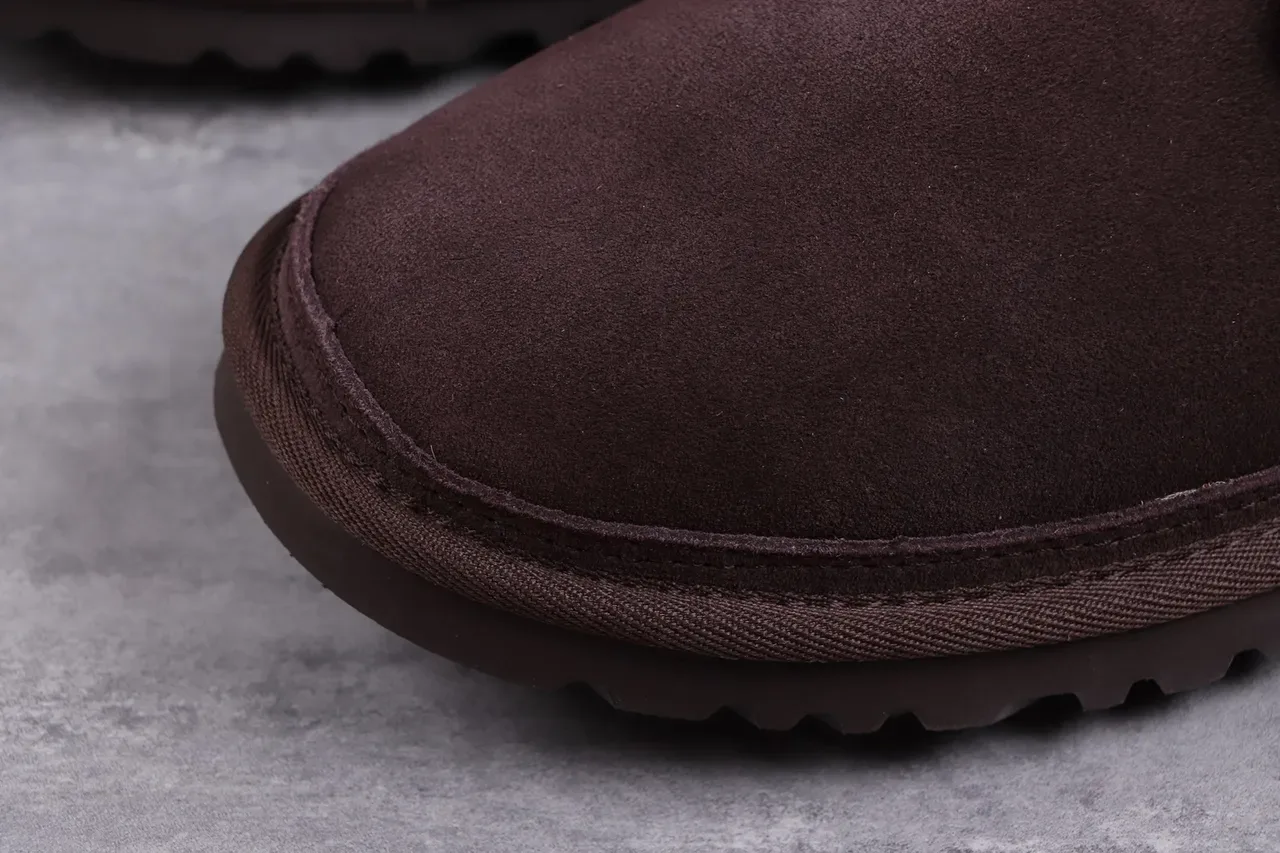 UGG Tasman Botas de Nieve Marrón de Ante con Forro de Borrego y Cordones 4