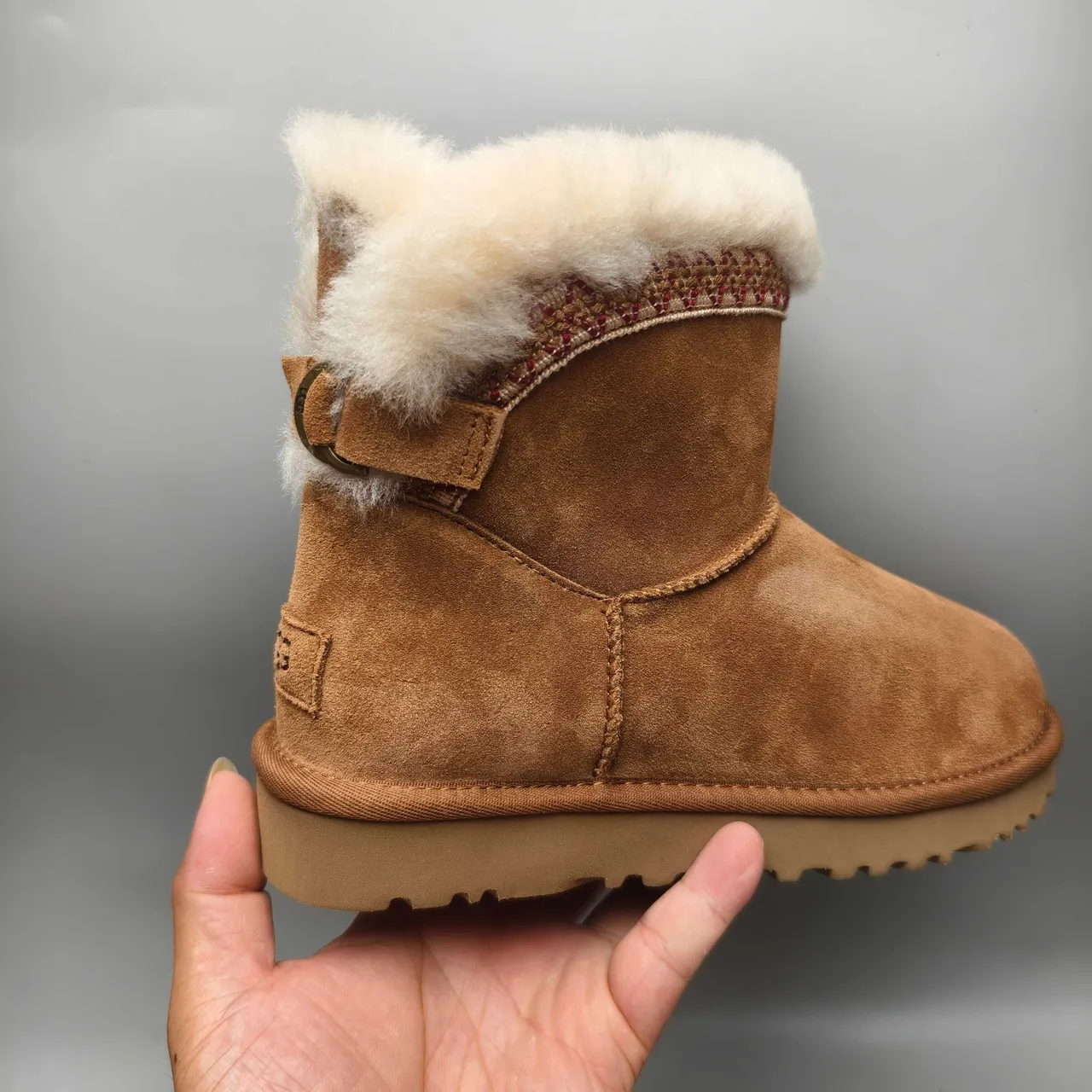 UGG Tasman 棕色麂皮羊毛衬里雪靴 4