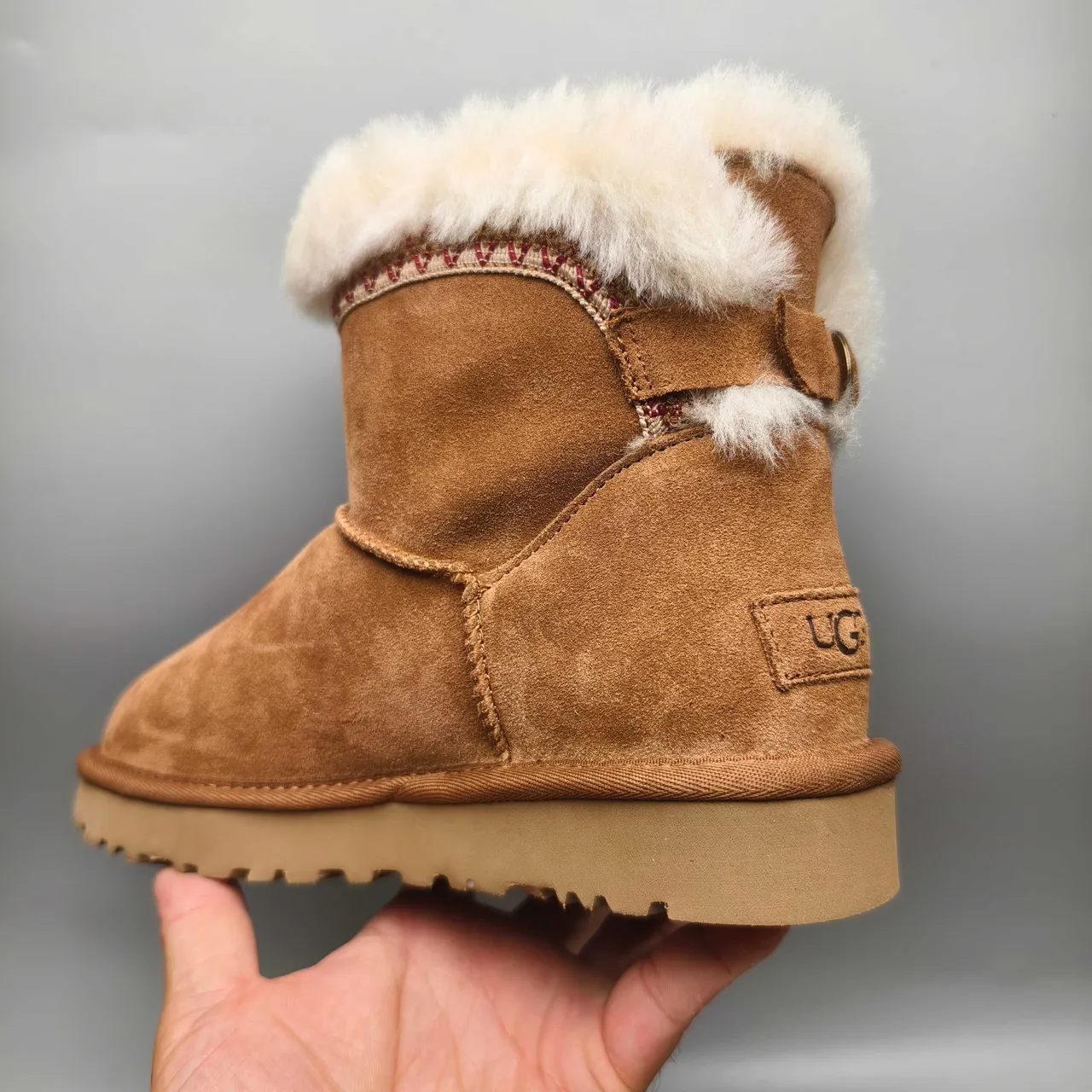 UGG Tasman 棕色麂皮羊毛衬里雪靴 5