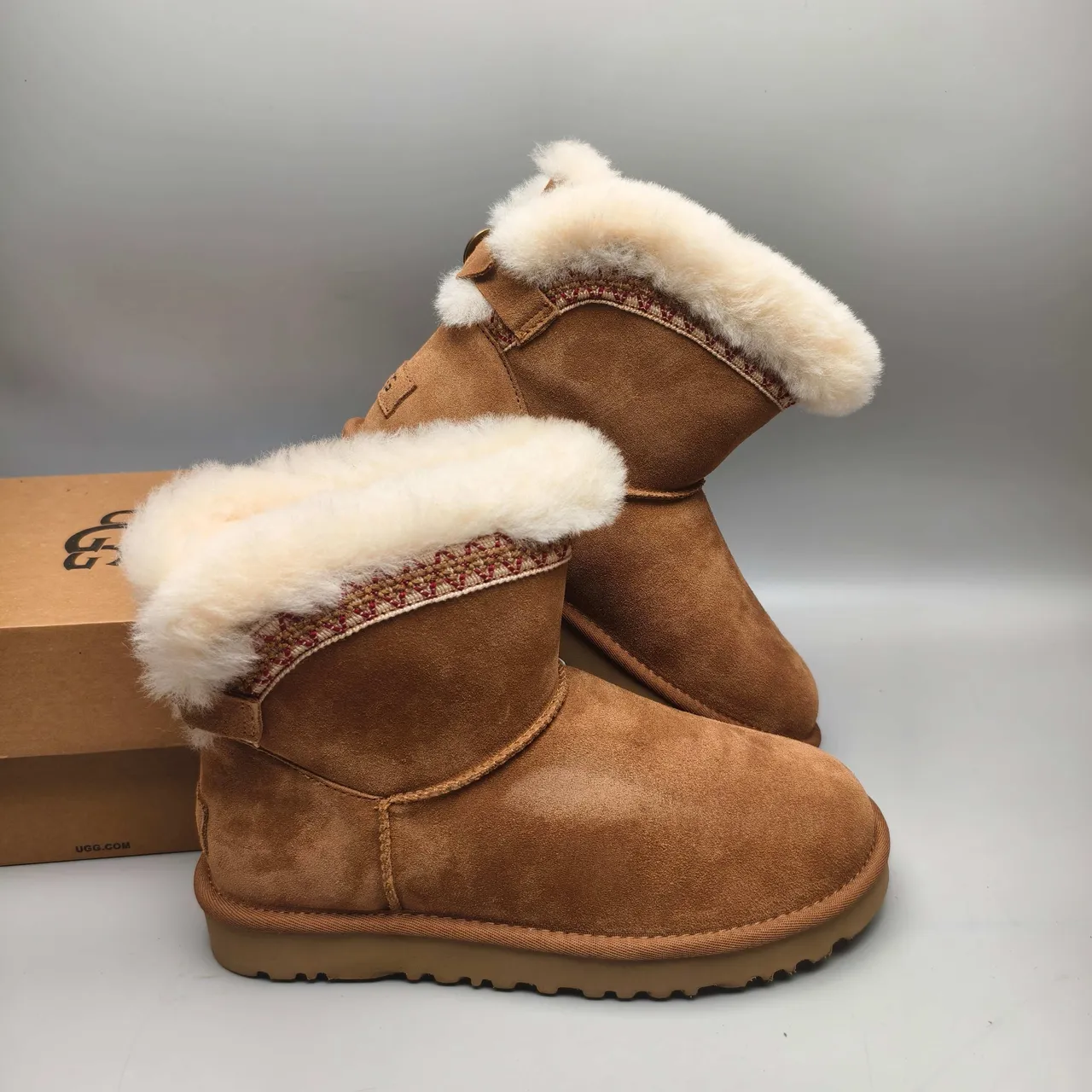 UGG Tasman 棕色麂皮羊毛衬里雪靴 7