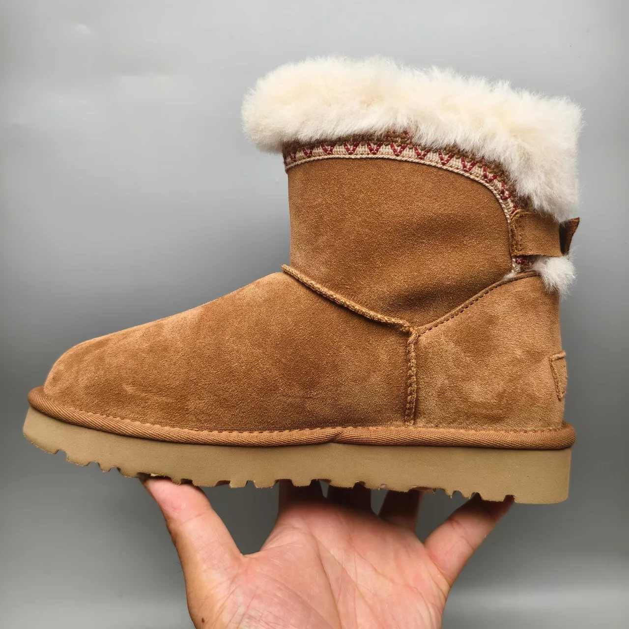 UGG Tasman 棕色麂皮羊毛衬里雪靴 8