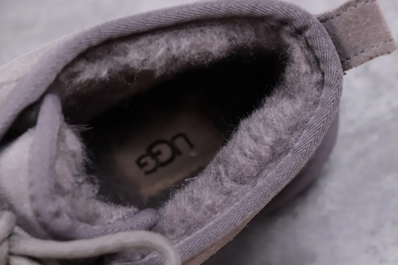 UGG Tasman ग्रे स्यूड शीयरलिंग-लाइन्ड स्नो बूट्स 2