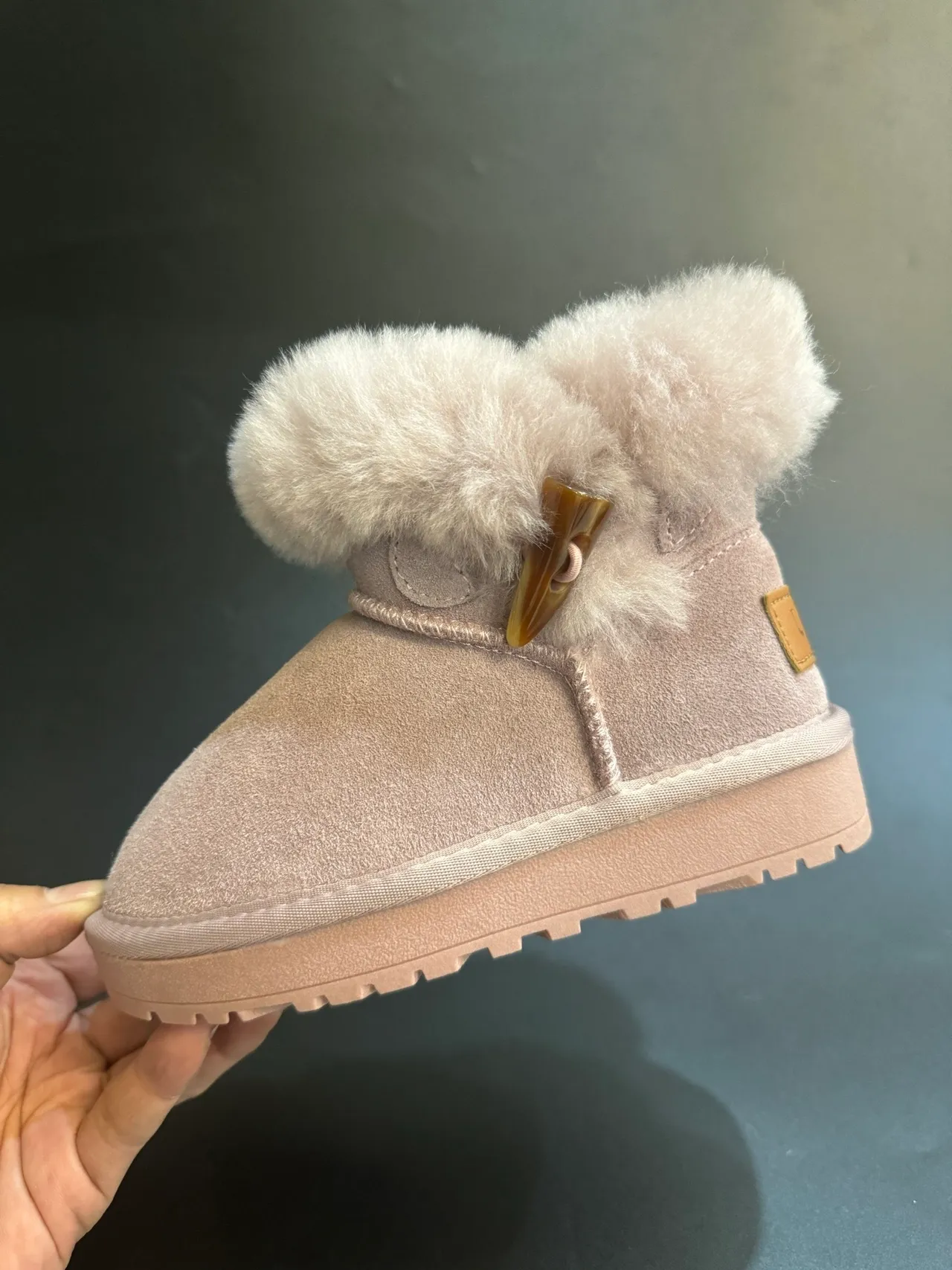 UGG Tasman 浅米色麂皮羊毛皮圈雪靴 4