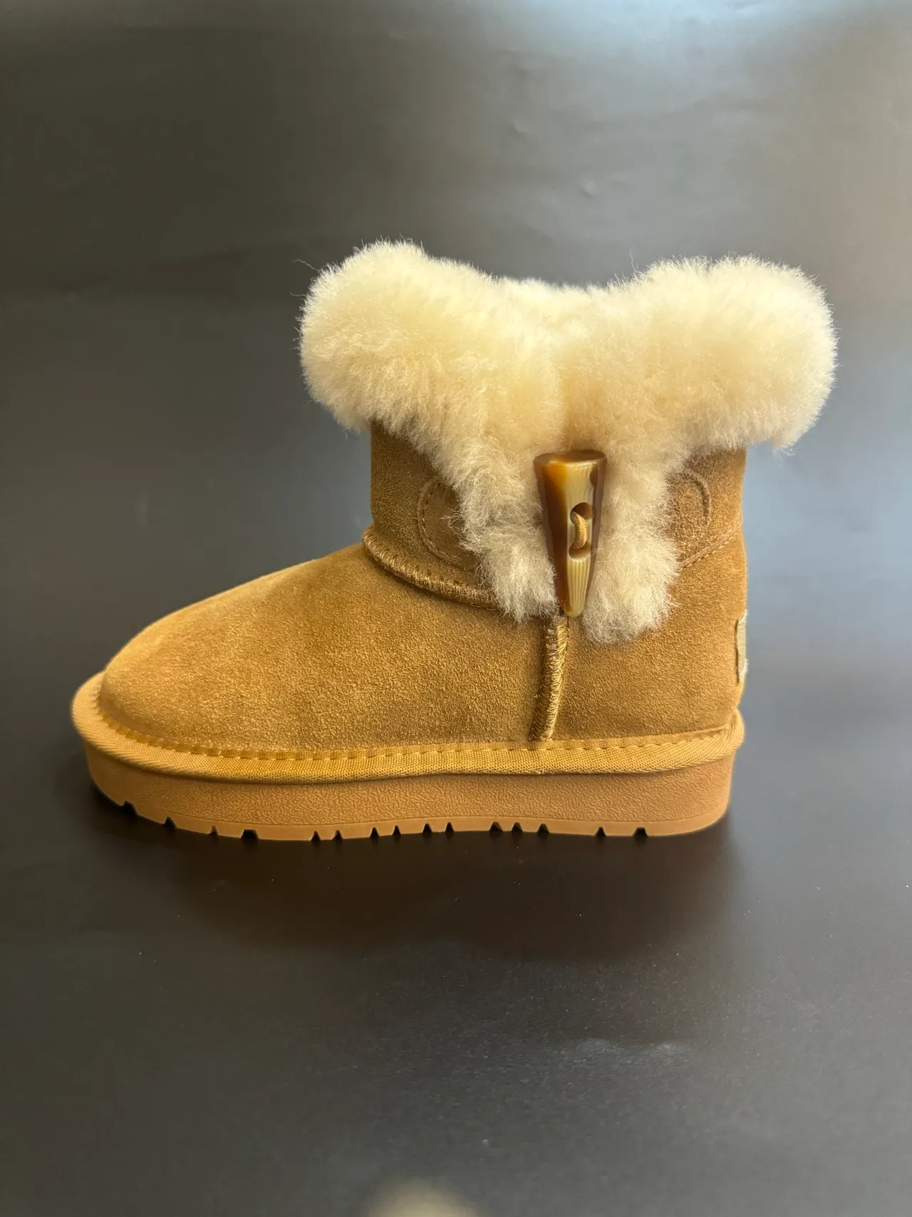 UGG Tasman 浅米色麂皮羊毛皮圈雪靴 5