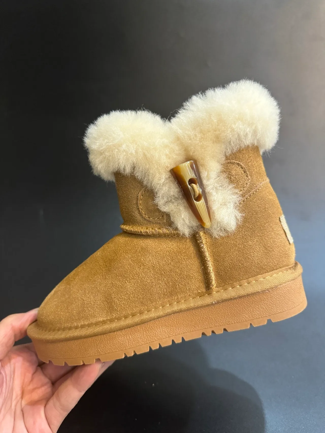 UGG Tasman 浅米色麂皮羊毛皮圈雪靴 6