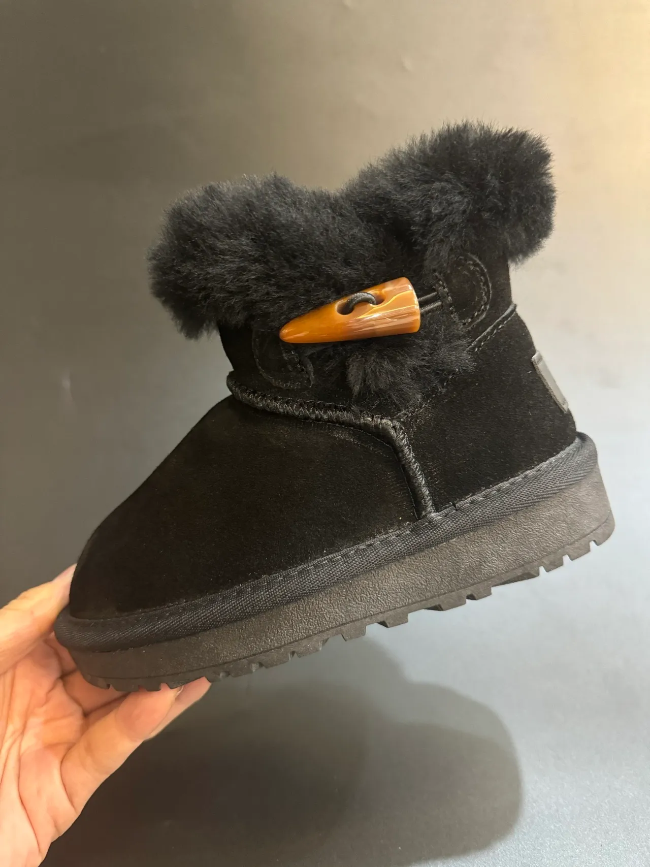 UGG Tasman 浅米色麂皮羊毛皮圈雪靴 8