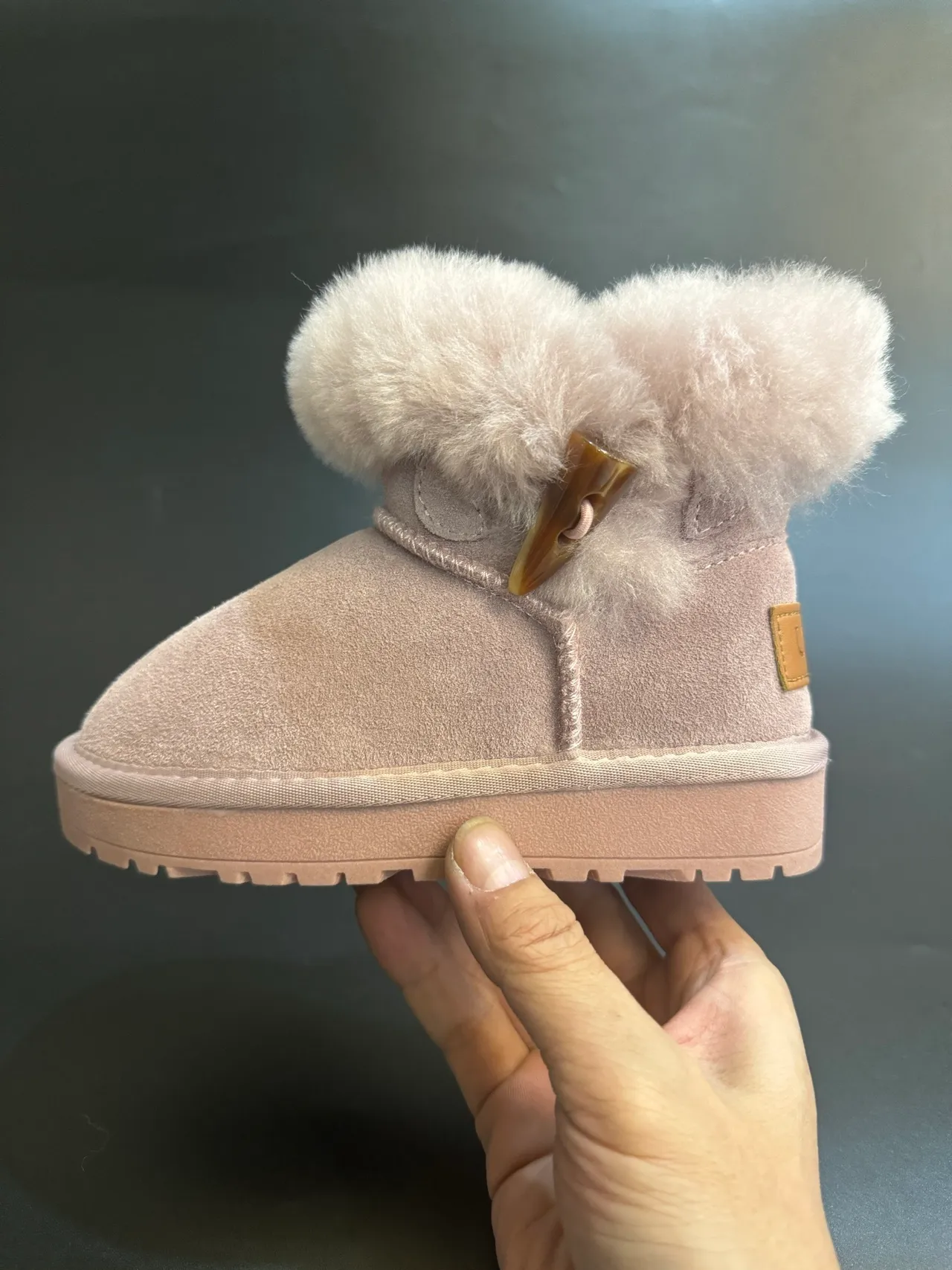 UGG Tasman 浅米色麂皮羊毛皮圈雪靴 19