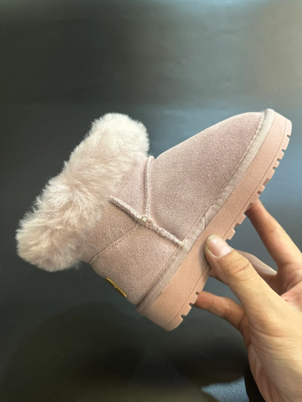 UGG Tasman 浅米色麂皮羊毛皮圈雪靴 23
