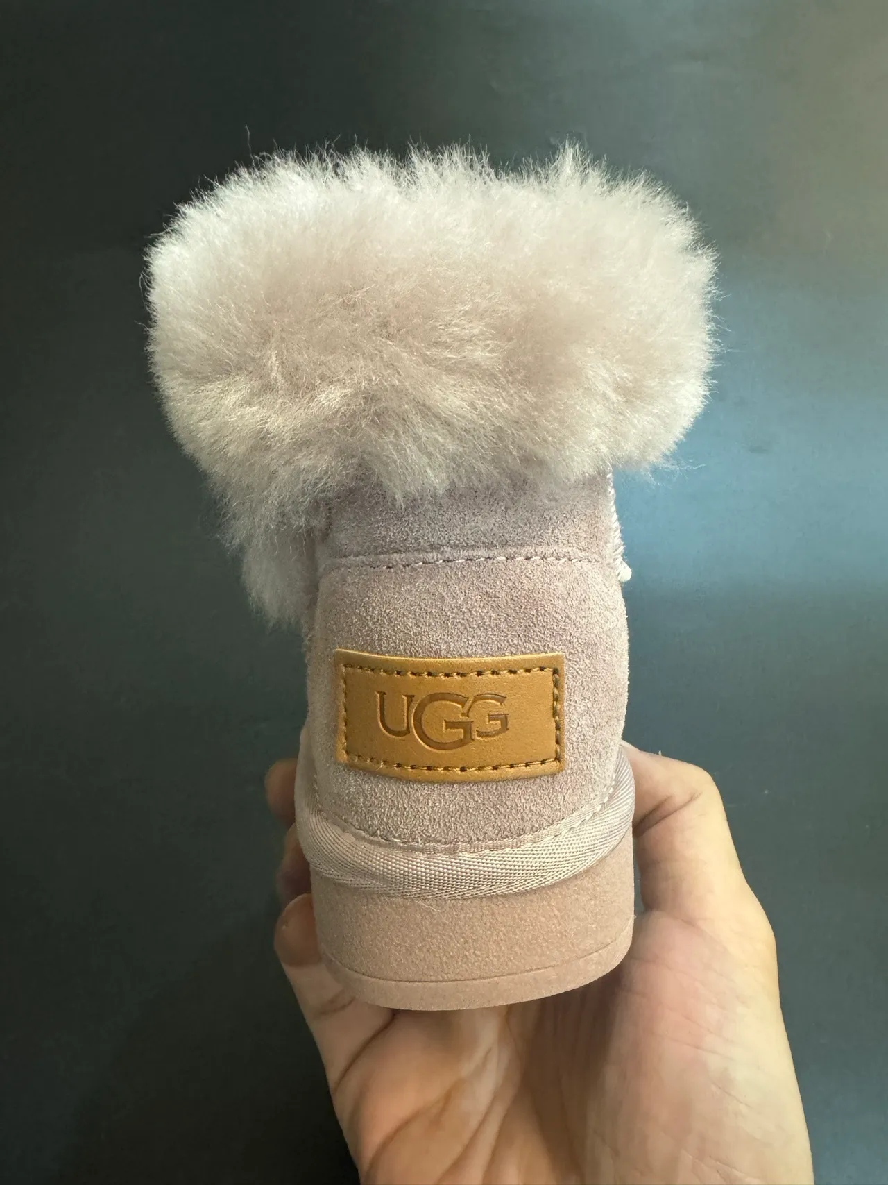 UGG Tasman 浅米色麂皮羊毛皮圈雪靴 24