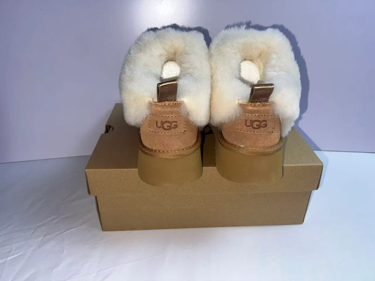 UGG Tasman Tan भेड़िया फर वाली प्लेटफॉर्म स्नो बूट 3