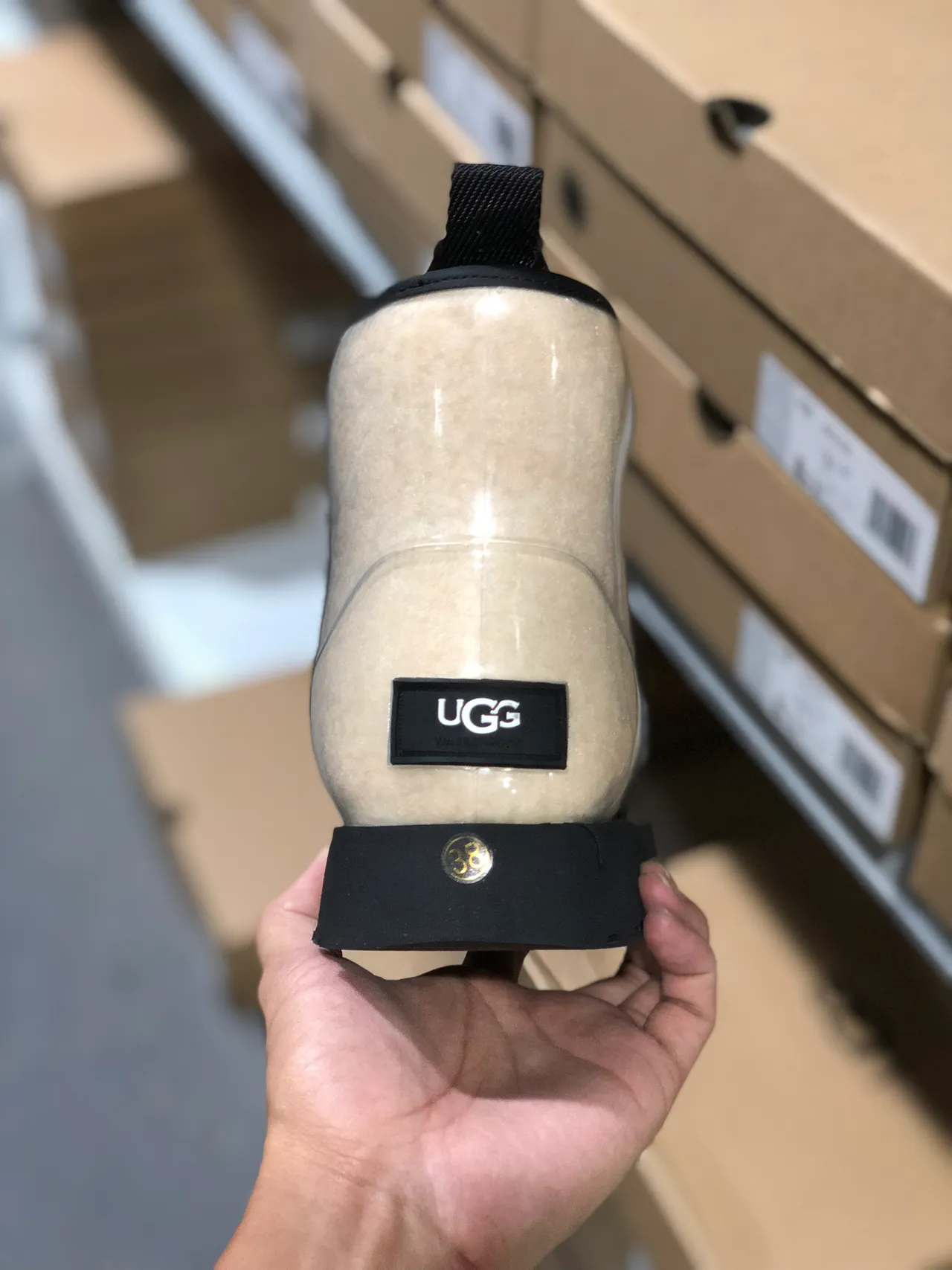 UGG Ultra Mini 透明羊毛雪靴 3