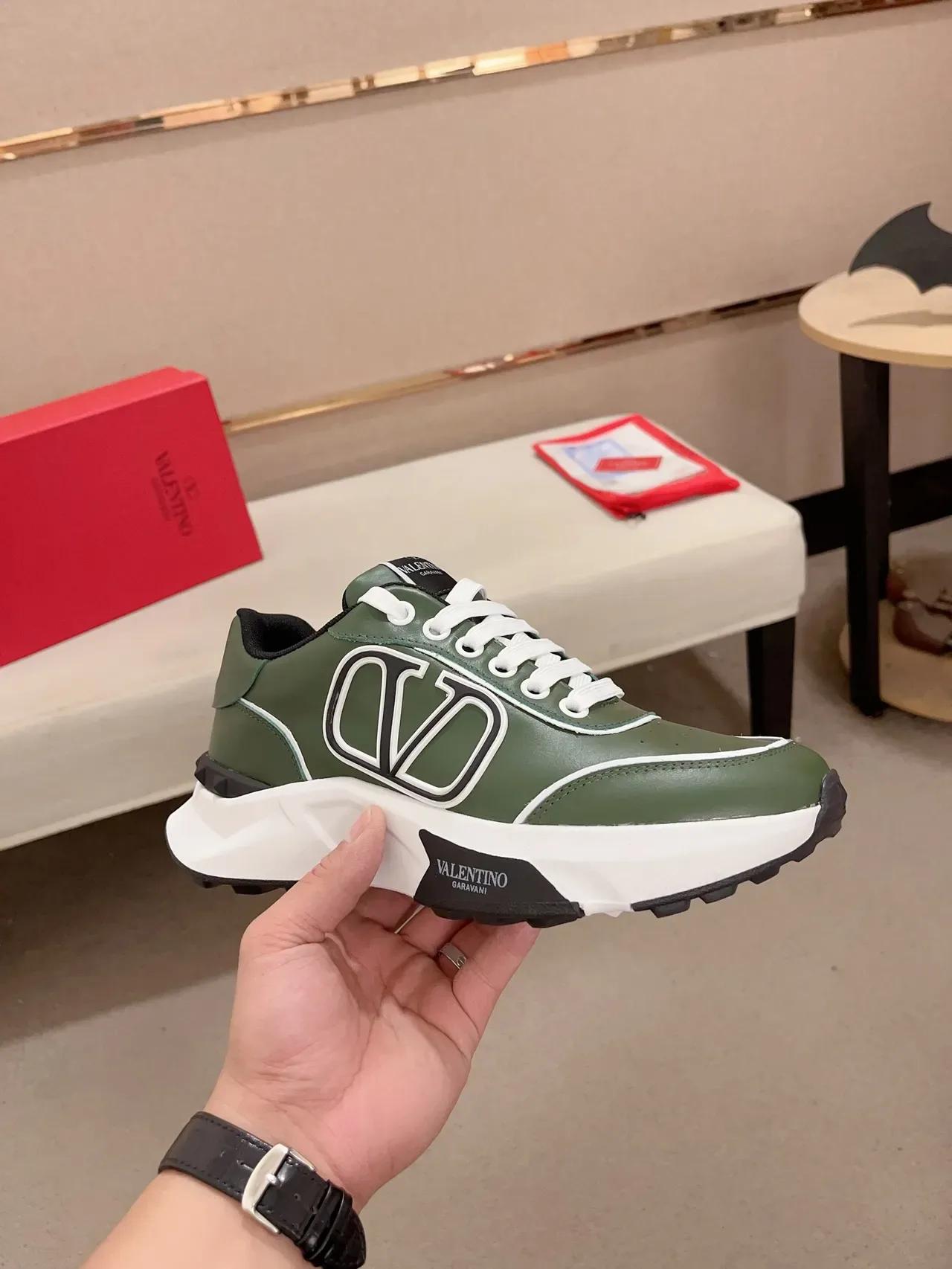 Valentino Vert Blanc Olive Cuir Supérieur Oversized VLTN Logo Lifestyle Sneakers 4
