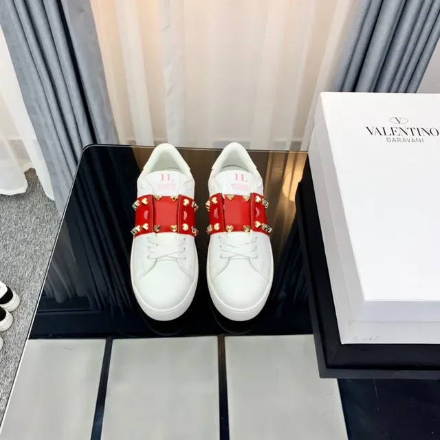 Valentino Rockstud Studded লাল স্ট্র্যাপ সাদা লাইফস্টাইল স্নিকার 3