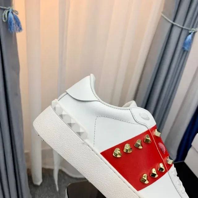 Valentino Rockstud Studded লাল স্ট্র্যাপ সাদা লাইফস্টাইল স্নিকার 4