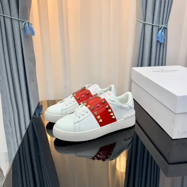 Valentino Rockstud Studded লাল স্ট্র্যাপ সাদা লাইফস্টাইল স্নিকার 5