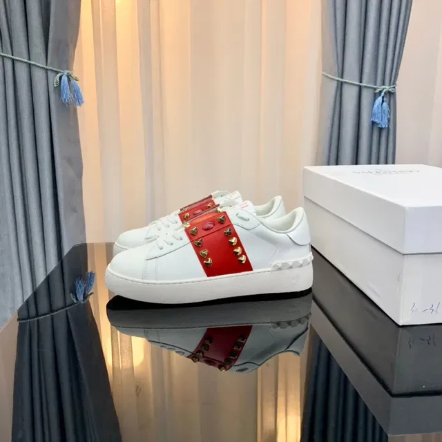 Valentino Rockstud Studded লাল স্ট্র্যাপ সাদা লাইফস্টাইল স্নিকার 8