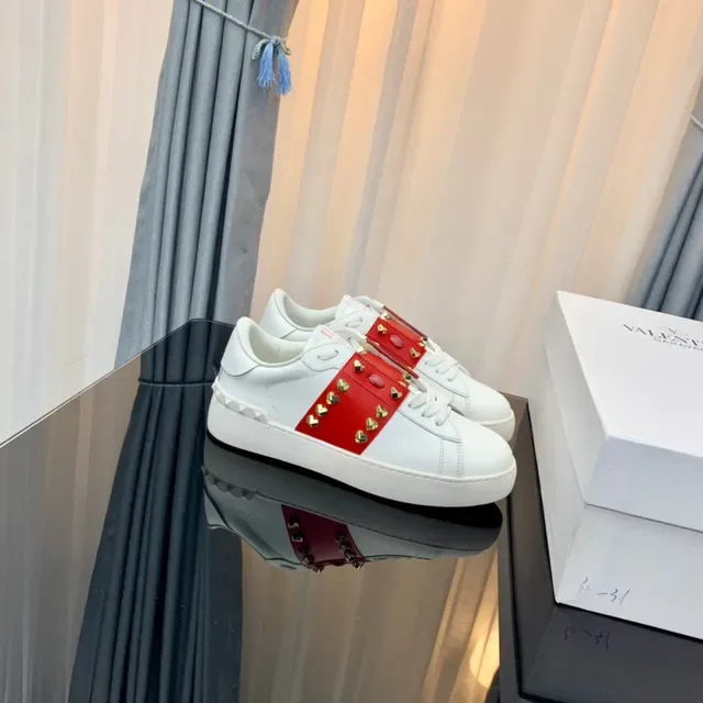 Valentino Rockstud Studded লাল স্ট্র্যাপ সাদা লাইফস্টাইল স্নিকার 9