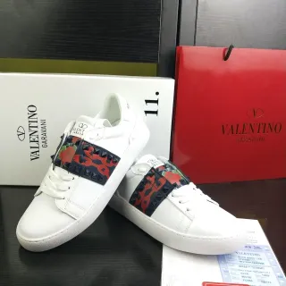 Valentino Rockstud Tênis Lifestyle Brancos de Couro com Tira studded