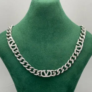 Valentino VLOGO चेन क्रिस्टल चार्म नेकलेस