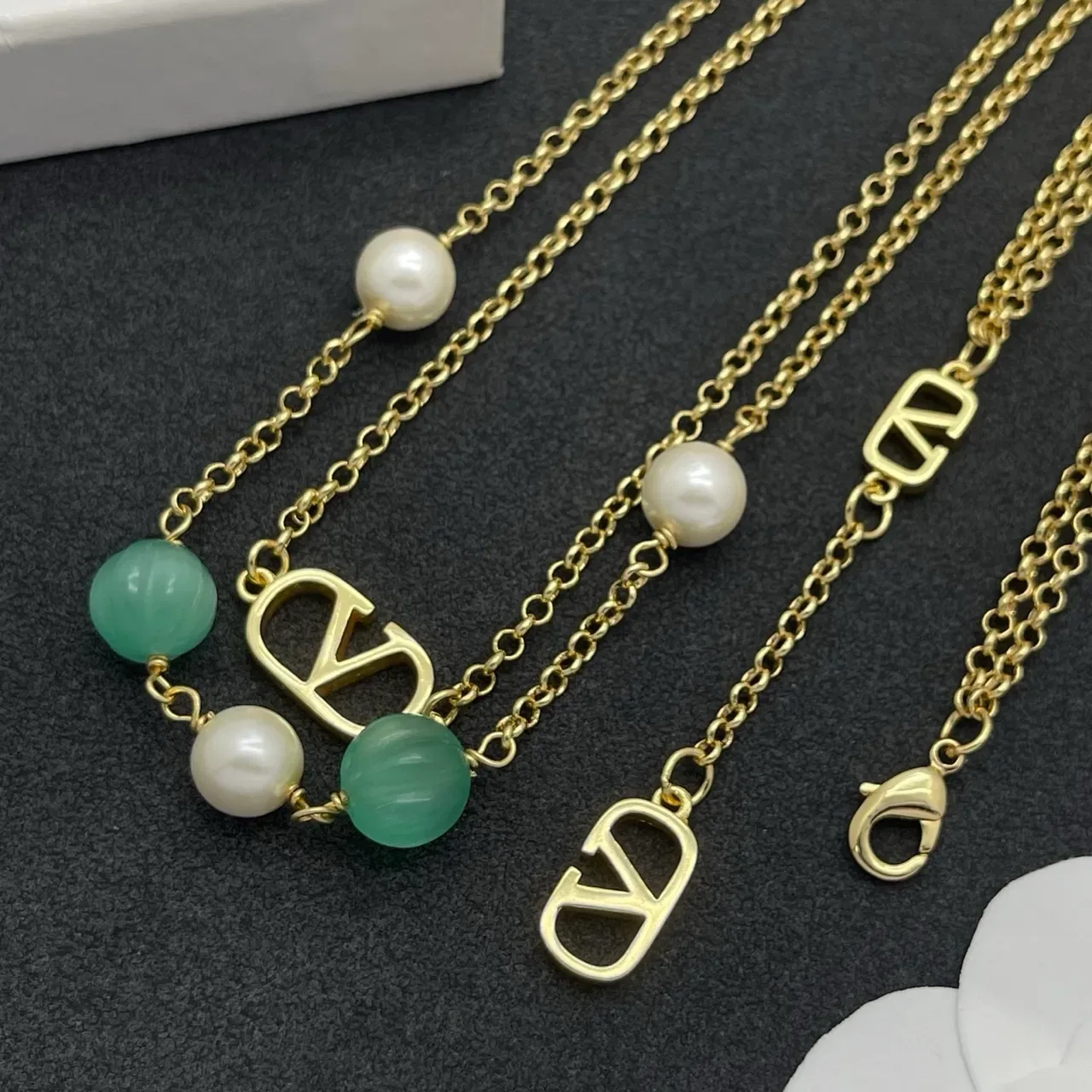 Valentino VLogo Collier Perles et Calcedonie Double Chaîne 5