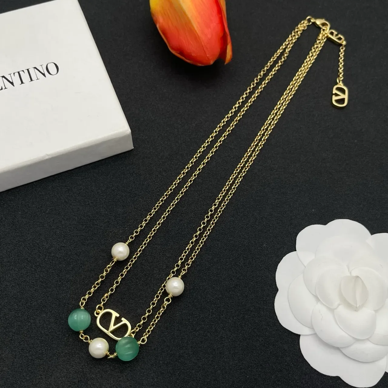 Valentino VLogo Collier Perles et Calcedonie Double Chaîne 7