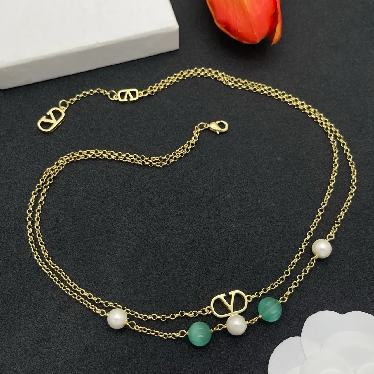 Valentino VLogo Collier Perles et Calcedonie Double Chaîne 8