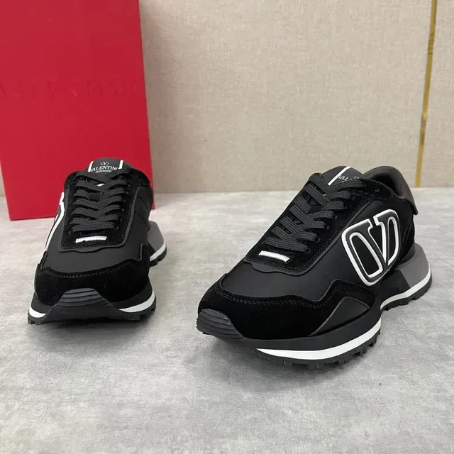 Valentino VLTN Runner 黑灰银生活方式运动鞋 5