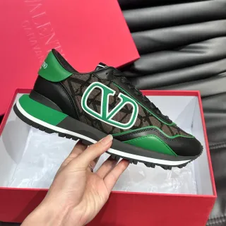 Valentino VLTN Runner हरा काला मोनोग्राम लाइफस्टाइल स्नीकर