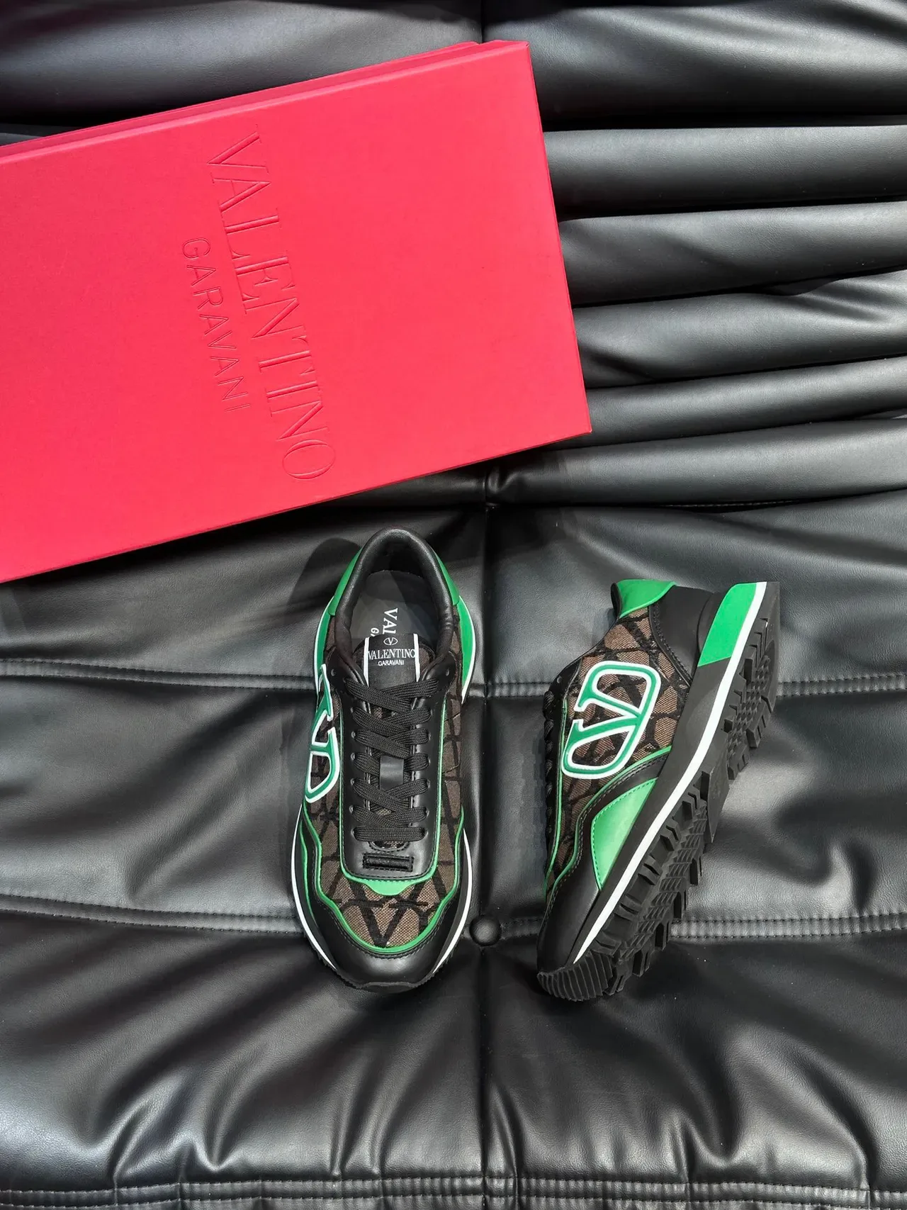 Valentino VLTN Runner সবুজ কালো Monogram Lifestyle Sneakers 3