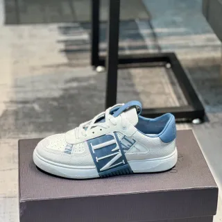 Valentino VLTN সাদা এবং হালকা নীল লাইফস্টাইল স্নিকার