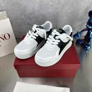 Valentino Branco Preto Malha Perfurada Superior Coberturas Laterais Tênis Lifestyle
