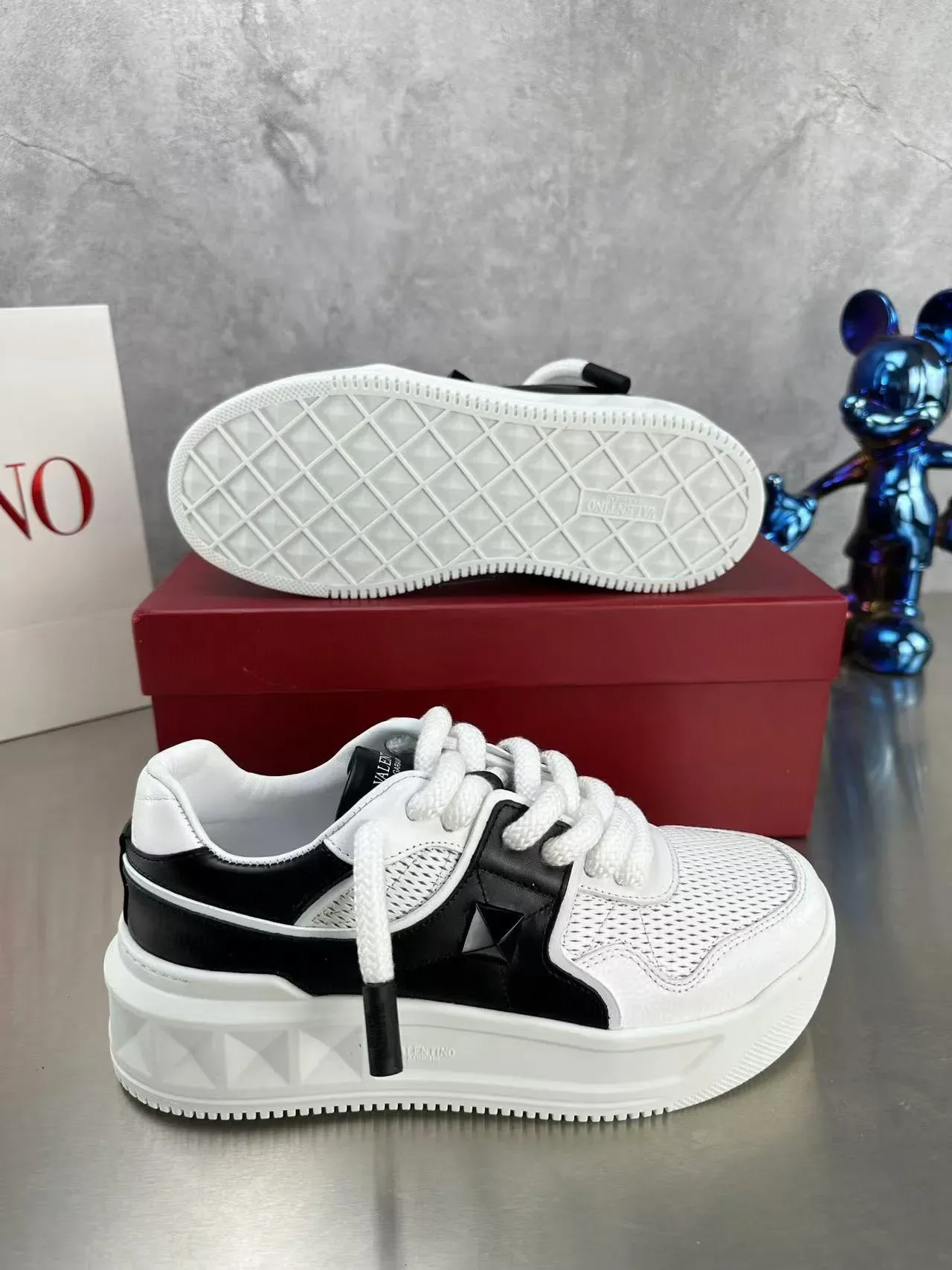 Valentino Blanco Negro Malla Perforada Superior Cubiertas Laterales Sneakers Lifestyle 5