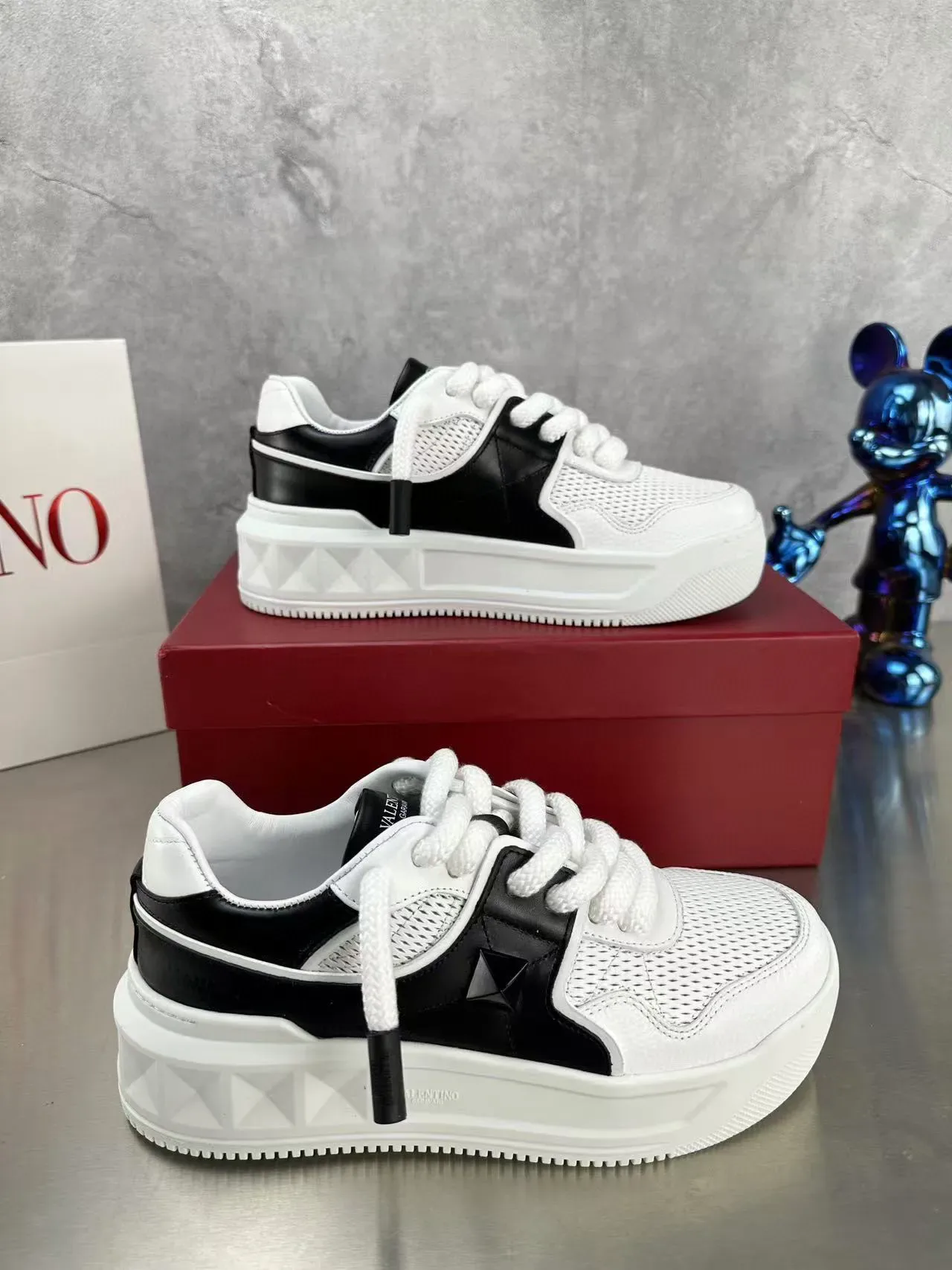 Valentino Blanco Negro Malla Perforada Superior Cubiertas Laterales Sneakers Lifestyle 7