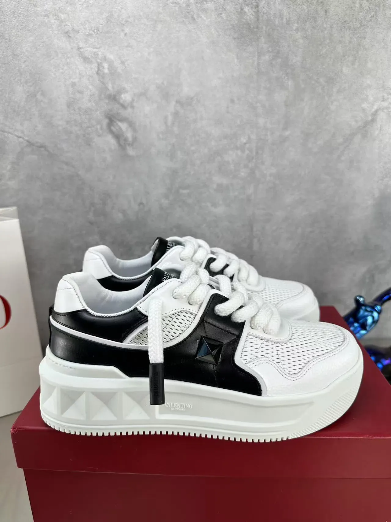 Valentino Blanco Negro Malla Perforada Superior Cubiertas Laterales Sneakers Lifestyle 8