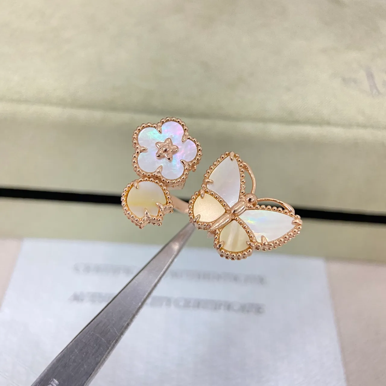 Van Cleef & Arpels Alhambra e Butterfly madrepérola anéis 5