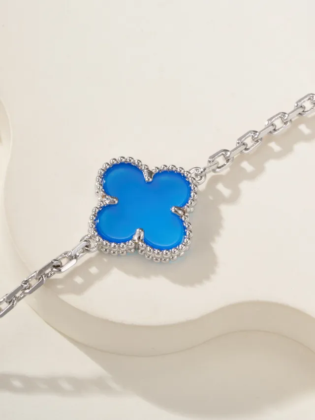 Van Cleef & Arpels Alhambra Cinq motifs émail bleu et bracelet argent 5
