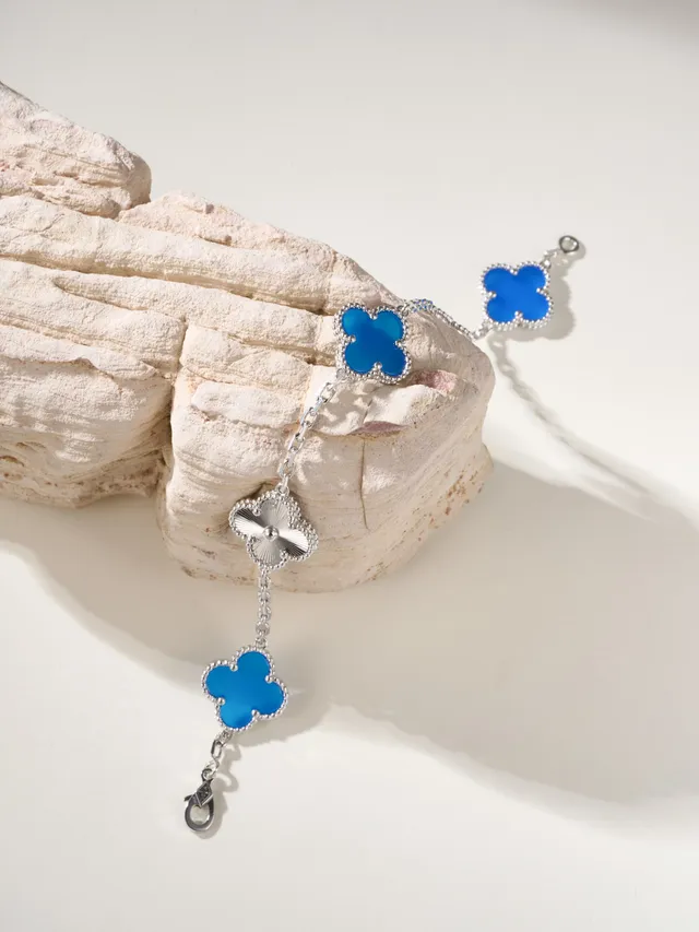 Van Cleef & Arpels Alhambra Cinq motifs émail bleu et bracelet argent 8