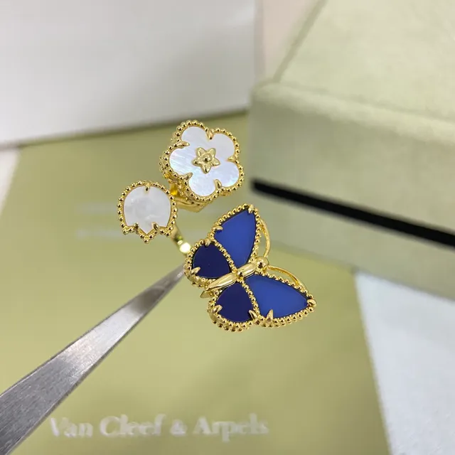 Van Cleef & Arpels Alhambra and Papillon Anillo con bordes dorados y azules incrustado con nácar 2