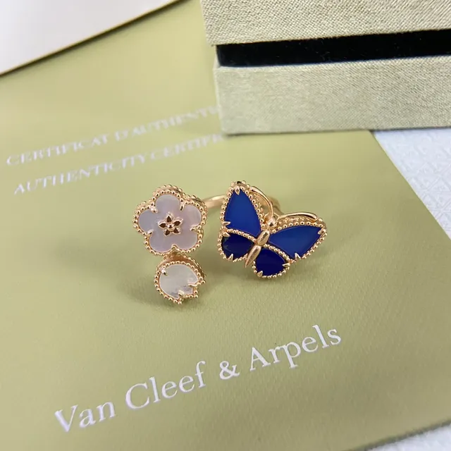 Van Cleef & Arpels Alhambra and Papillon Anillo con bordes dorados y azules incrustado con nácar 3